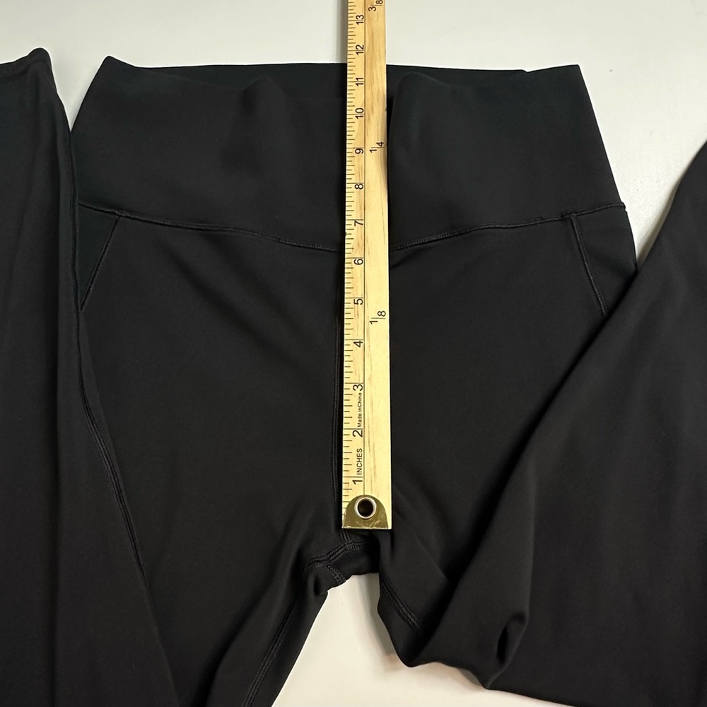Vuori Women’s Classic Black Studio Pocket Leggings Short Inseam Size Large - Picture 7 of 14